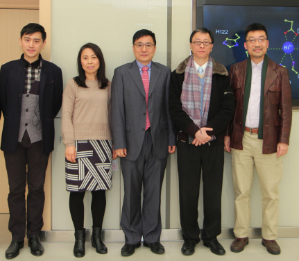 Image 2. From the right: Dr Richard Yi-Tsun KAO (Associate Professor, Department of Microbiology, HKUMed), Dr Pak-Leung HO (Director of the HKU Carol Yu Centre for Infection from the Department of Microbiology), Professor Hongzhe SUN (Norman & Cecilia Yip Professor in Bioinorganic Chemistry and Chair Professor of Research Division for Chemistry), Dr Hongyan Li (Senior research associate, Research Division for Chemistry) and Dr Runming Wang (Postdoctoral researcher, Research Division for Chemistry).
 